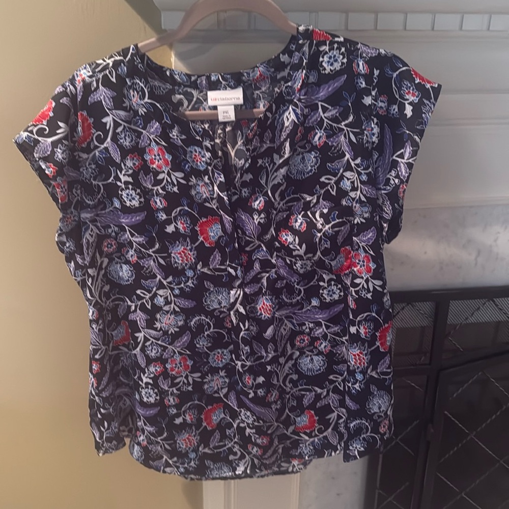 NWOT Liz Claiborne Women’s red,white,blue purple silky blouse Size PXL